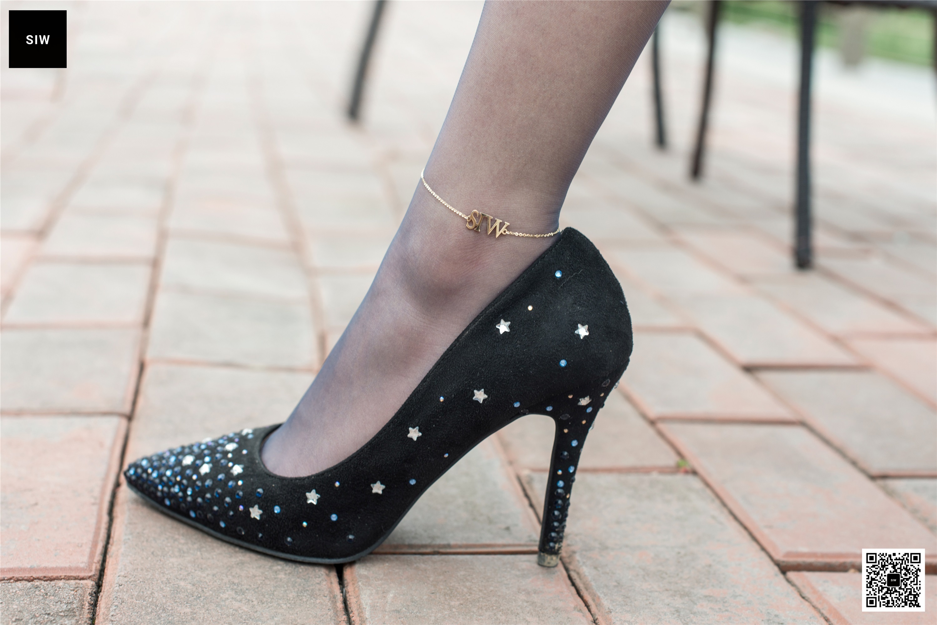 SIW斯文传媒 049 黑色薄纱长袖挂脖丝带连衣裙 - 甄真